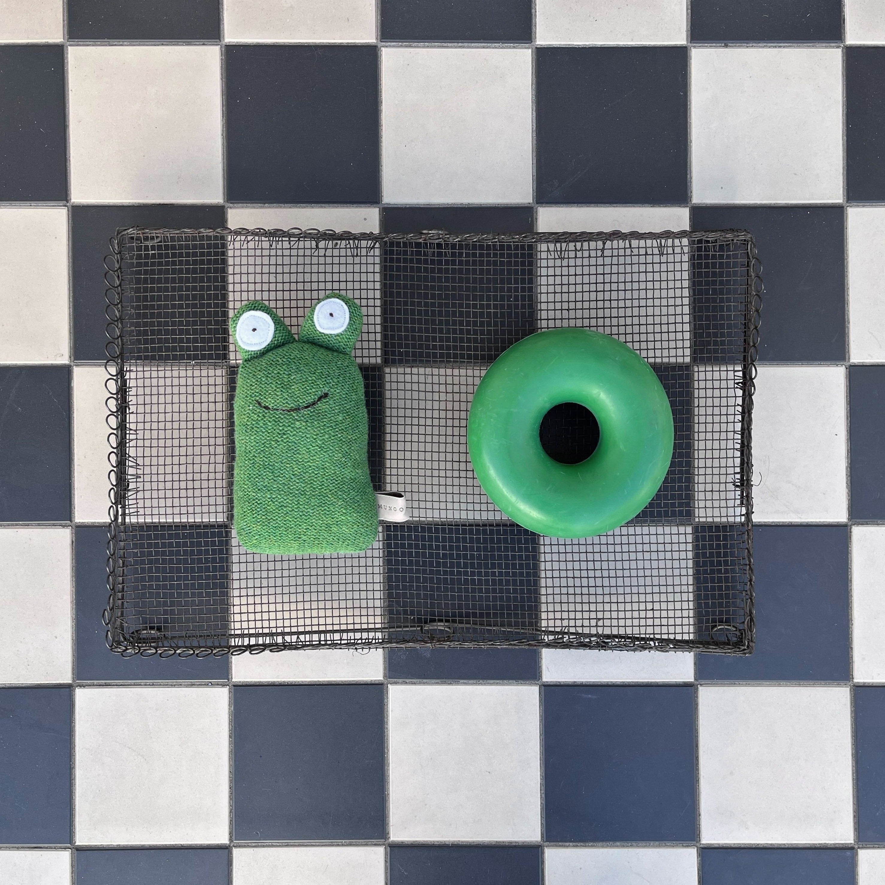Gummi-Donut, grün &amp; gestrickt, Frosch-Spielzeug